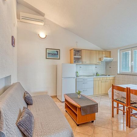 Apartment Vilma Funtana Exteriör bild